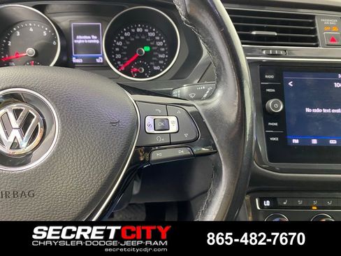 Used 2018 Volkswagen Tiguan SE w/ Panoramic Sunroof Package FWD image 16