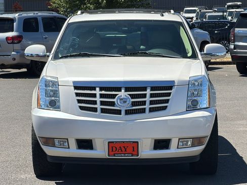 Used 2011 Cadillac Escalade ESV Premium AWD/4WD image 11