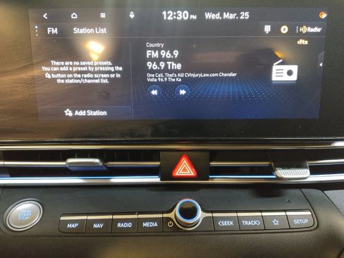 Used 2025 Hyundai Elantra SEL image 25