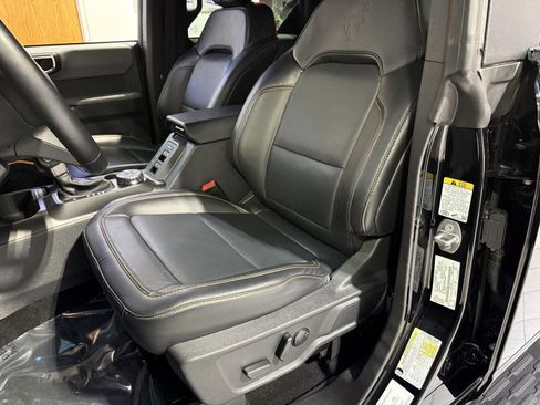 Used 2023 Ford Bronco Badlands image 15