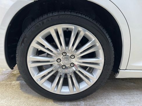 Used 2013 Chrysler 300 C w/ Light Group image 19