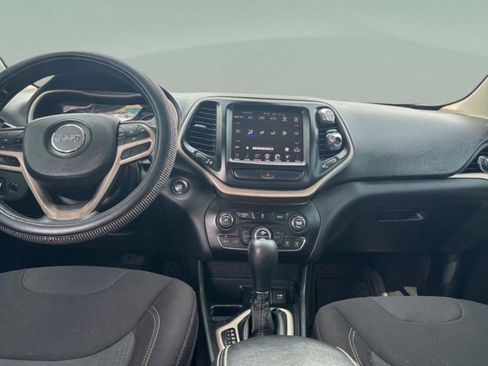 Used 2017 Jeep Cherokee Latitude w/ Comfort/Convenience Group FWD image 10
