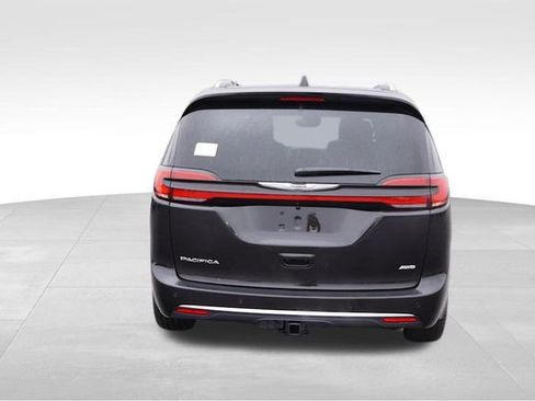 New 2026 Chrysler Pacifica Pinnacle w/ Trailer Tow Group AWD/4WD image 4