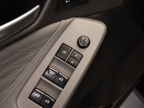 Used 2020 Toyota Avalon Limited image 9