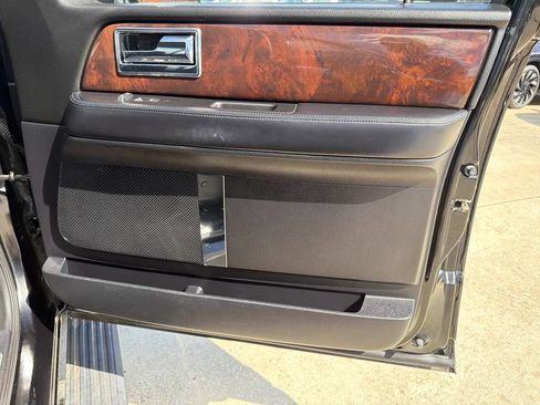 Used 2017 Lincoln Navigator Select RWD image 15