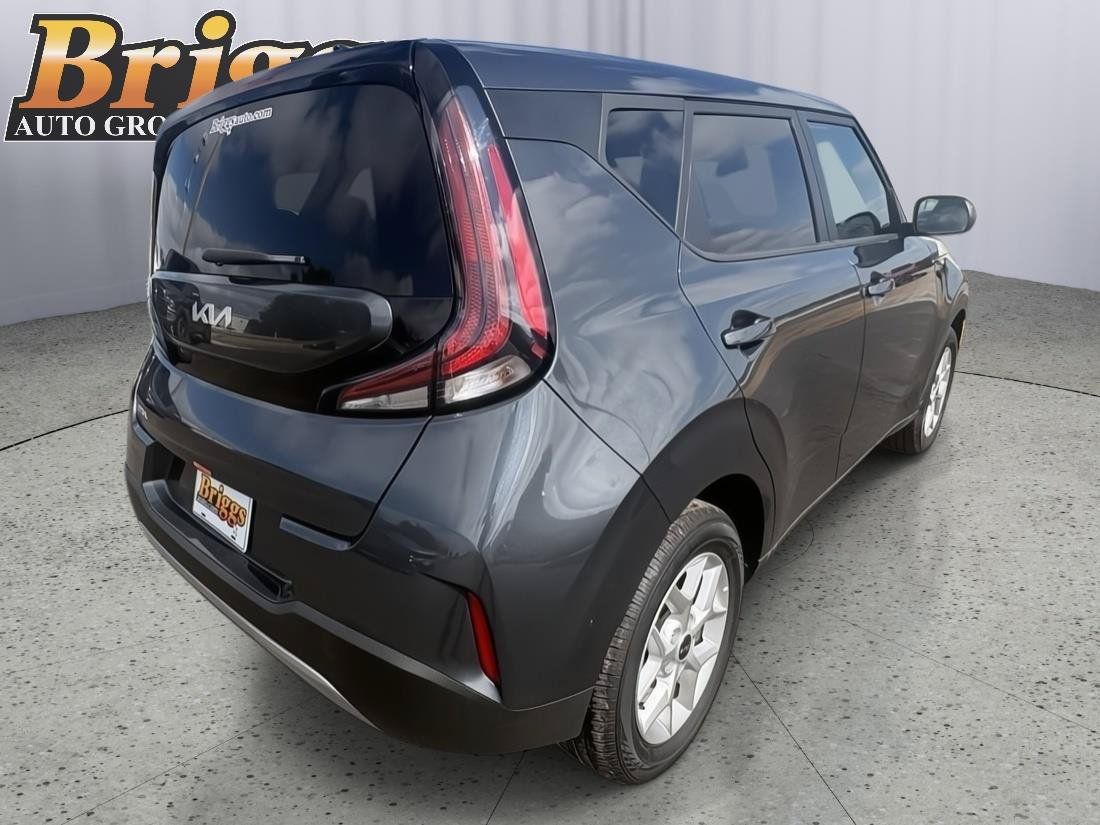 Used 2025 Kia Soul LX FWD image 7