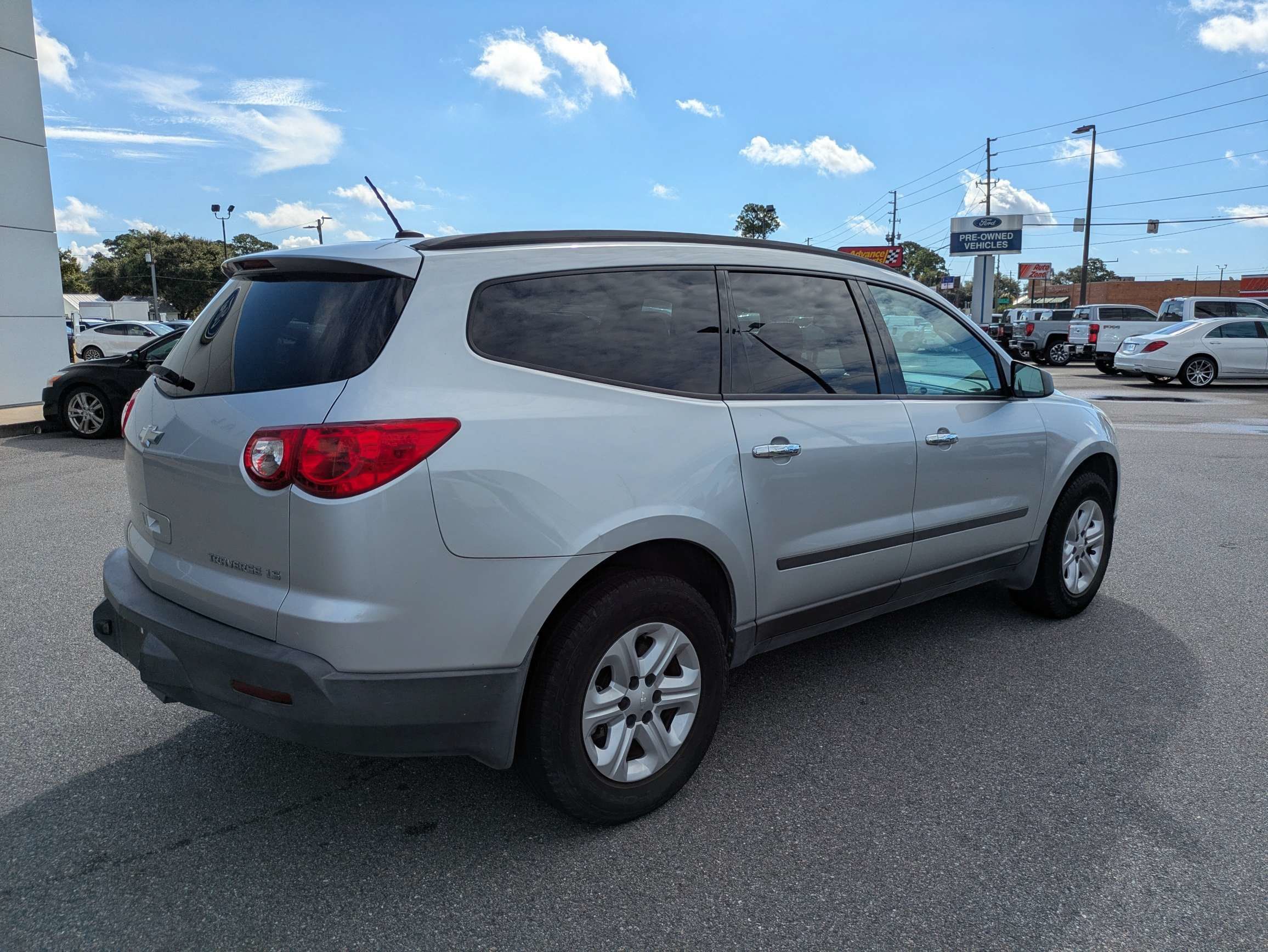 Used 2012 Chevrolet Traverse LS FWD image 5