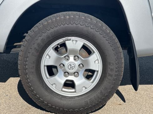 Used 2005 Toyota Tacoma 4x4 Double Cab w/ SR5 Pkg #8 image 13