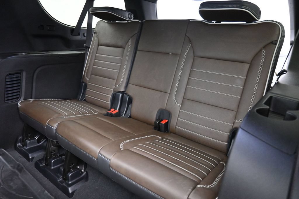 Used 2025 GMC Yukon XL Denali Ultimate w/ LPO, Floor Liner Package AWD/4WD image 17