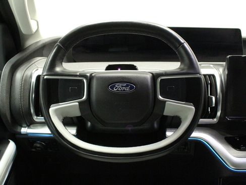 Used 2025 Ford Expedition Platinum w/ Driver's Package AWD/4WD image 25