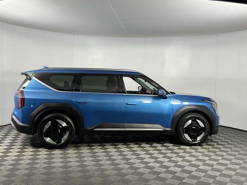 Used 2024 Kia EV9 Wind image 5