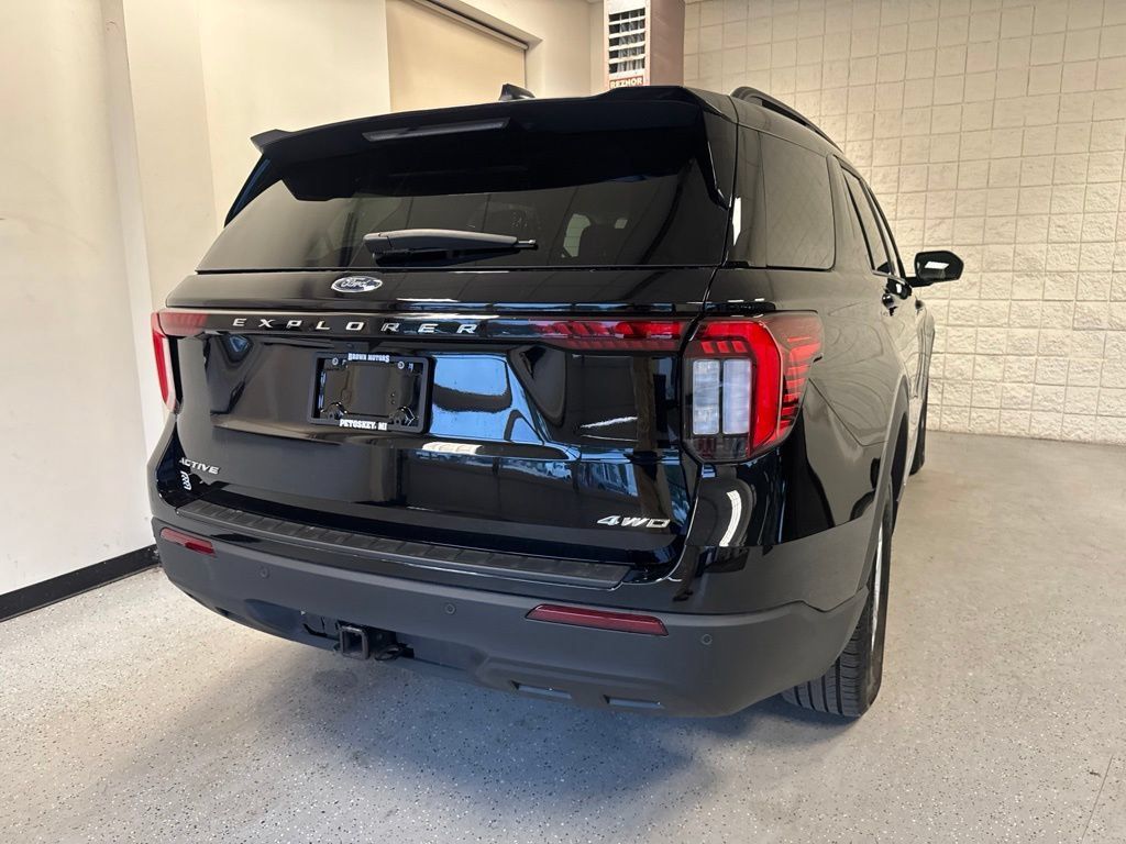 Used 2025 Ford Explorer Active AWD/4WD image 42