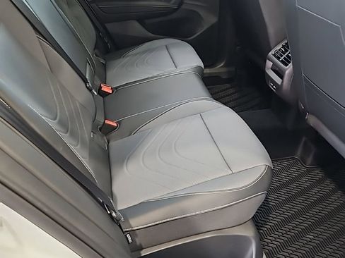 New 2026 Volkswagen Tiguan SE AWD/4WD image 17