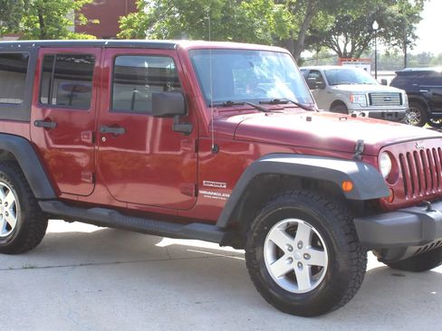 Used 2013 Jeep Wrangler Unlimited Sport AWD/4WD image 7