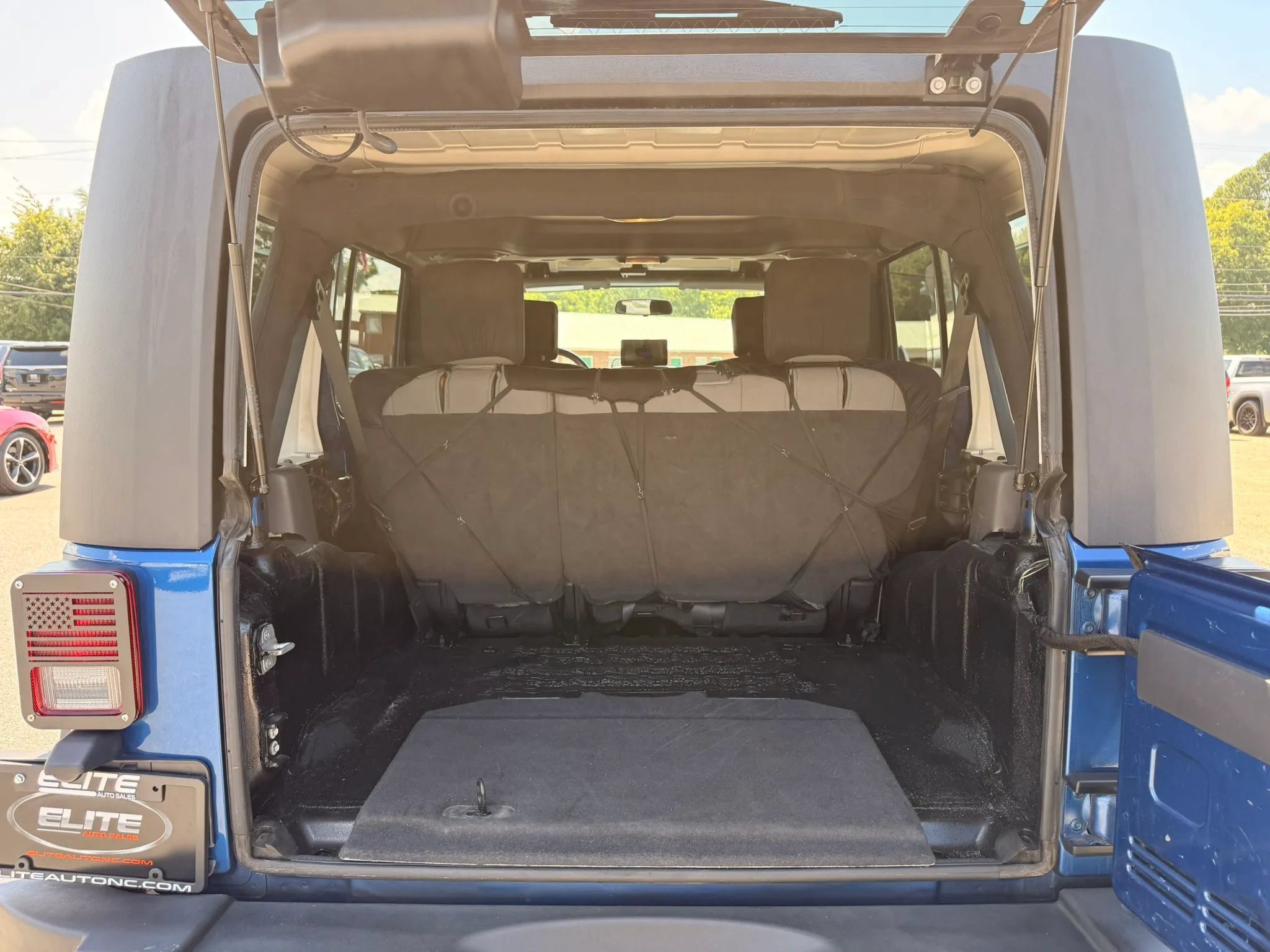 Used 2010 Jeep Wrangler Unlimited Sport AWD/4WD image 11