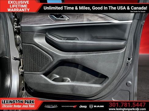 Used 2025 Jeep Grand Cherokee Limited AWD/4WD image 28