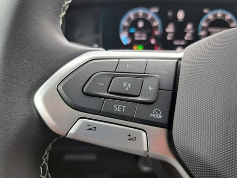 New 2026 Volkswagen Tiguan SE image 14