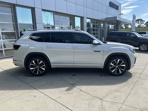 Used 2024 Volkswagen Atlas SEL Premium R-Line AWD/4WD image 10
