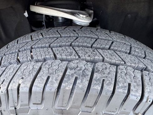 Used 2024 Ford Ranger Lariat w/ FX4 Off-Road Package image 13