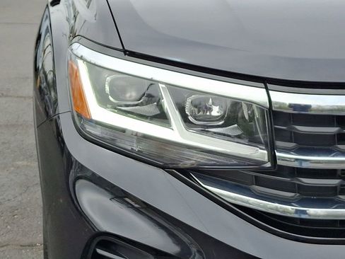 Certified 2022 Volkswagen Atlas Cross Sport SE image 9