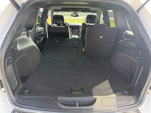 Used 2019 Jeep Grand Cherokee Laredo AWD/4WD image 33