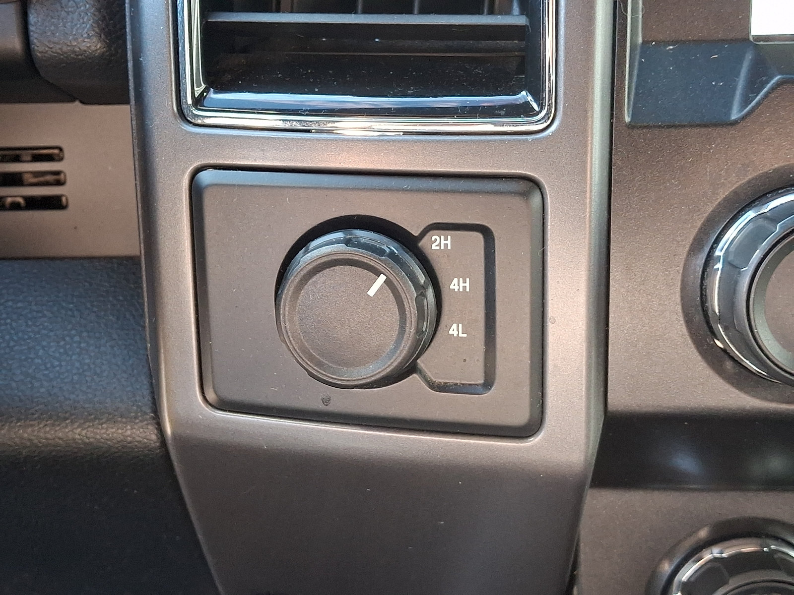 Used 2020 Ford F150 XLT w/ Equipment Group 302A Luxury AWD/4WD image 27