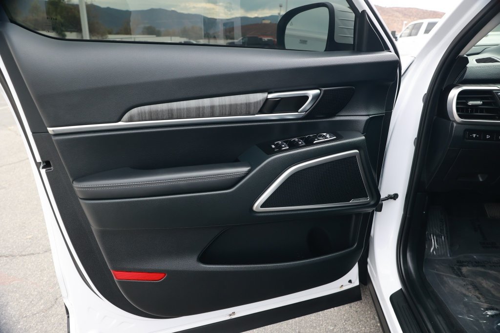 Used 2025 Kia Telluride EX w/ EX Captain's Chair Package FWD image 18