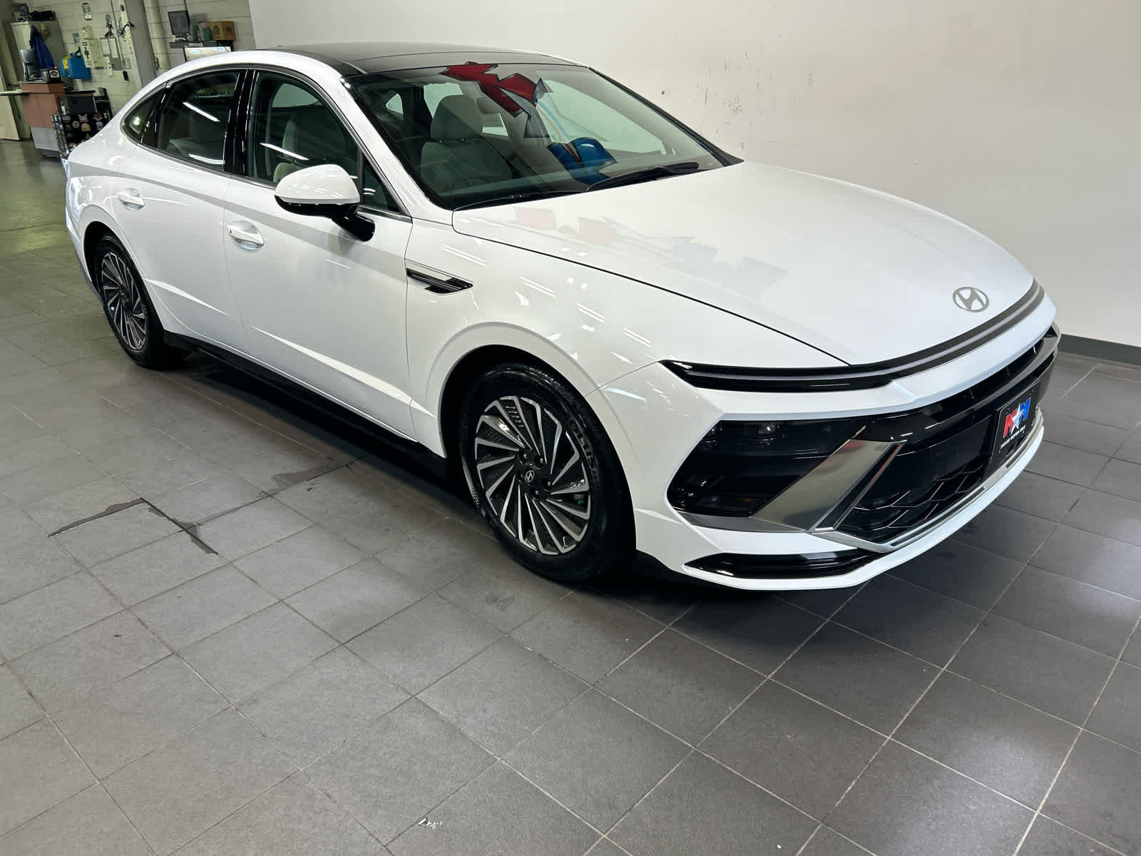 Used 2026 Hyundai Sonata SEL FWD image 2