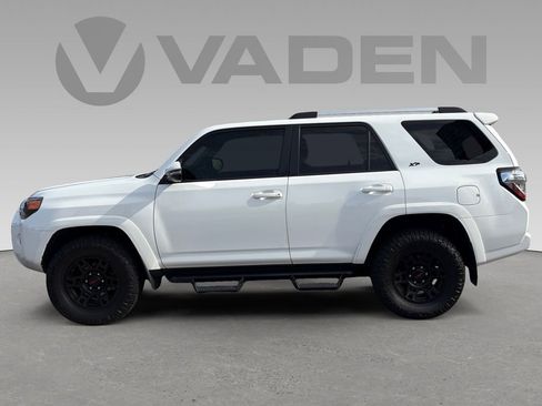 Used 2022 Toyota 4Runner SR5 Premium image 8