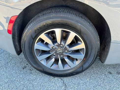 Used 2022 Chrysler Pacifica Touring-L image 45