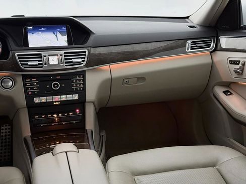 Used 2016 Mercedes-Benz E 350 4MATIC Sedan w/ Premium Package image 27