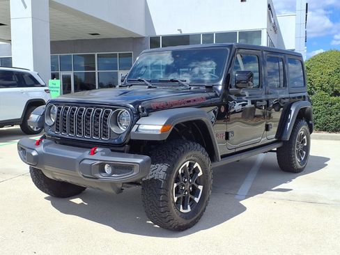 Used 2025 Jeep Wrangler Unlimited Rubicon image 3