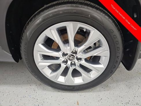 Used 2024 Toyota Highlander Limited AWD/4WD image 10