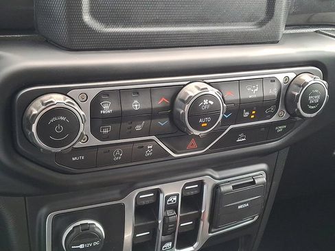 Used 2022 Jeep Wrangler Unlimited Sport AWD/4WD image 17
