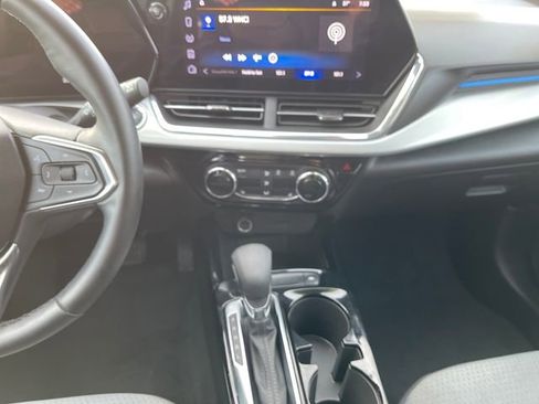 Used 2025 Chevrolet Trax LT w/ LT Convenience Package FWD image 20