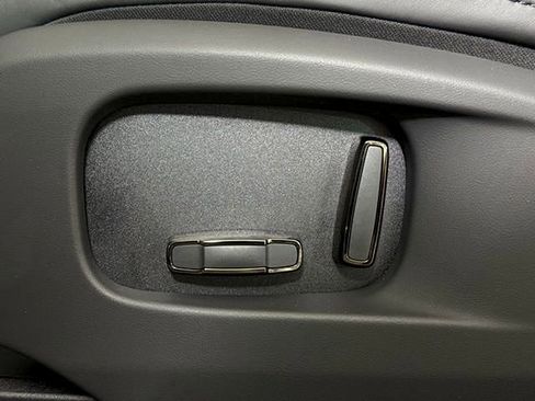 New 2026 Land Rover Defender 110 OCTA image 30