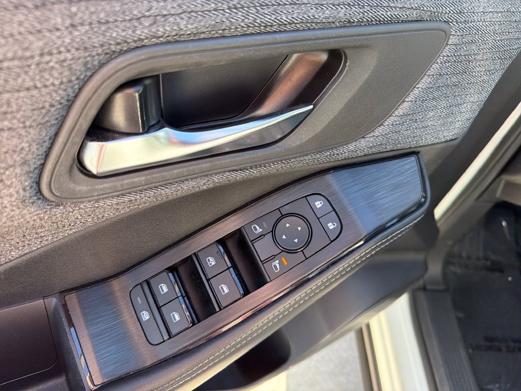 Used 2023 Nissan Rogue SV AWD/4WD image 17