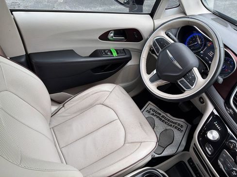Used 2020 Chrysler Pacifica Limited FWD image 18