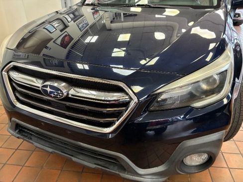 Used 2018 Subaru Outback 2.5i Limited AWD/4WD image 9