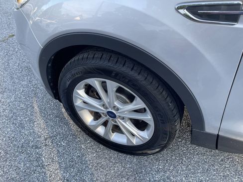 Used 2017 Ford Escape SE AWD/4WD image 30