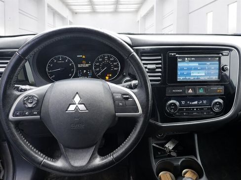 Used 2015 Mitsubishi Outlander SE AWD/4WD image 11