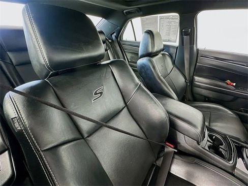 Used 2018 Chrysler 300 S w/ 300S Premium Group image 30