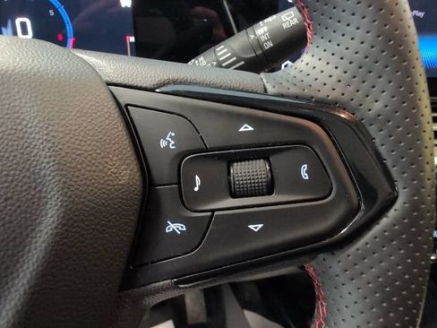 Used 2025 Chevrolet Trax RS w/ Sunroof Package FWD image 22