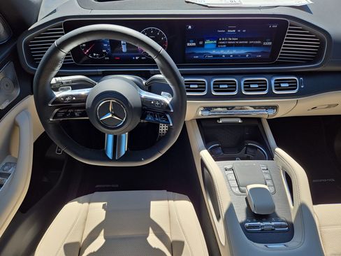 New 2026 Mercedes-Benz GLS 580 4MATIC image 14