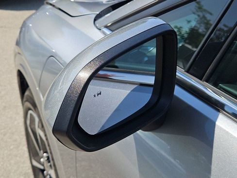 Used 2024 Chevrolet Equinox EV LT w/ LPO, Active Package FWD image 19
