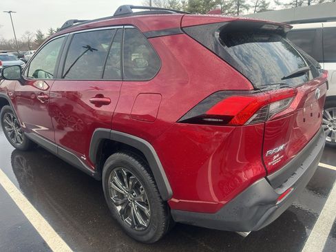 Used 2022 Toyota RAV4 XLE Premium image 4