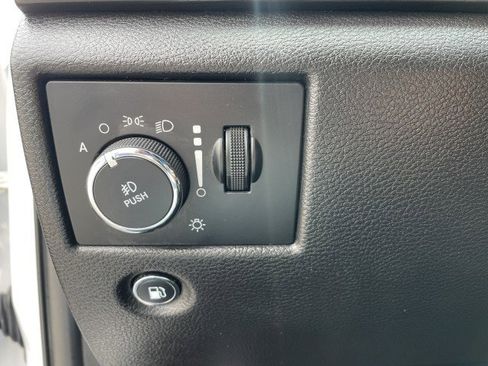 Used 2021 Jeep Grand Cherokee Laredo image 14