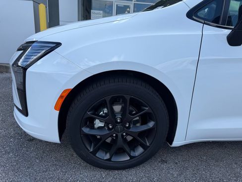 New 2027 Chrysler Pacifica Limited FWD image 21