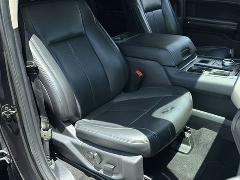 Used 2024 Ford Expedition XLT RWD image 29