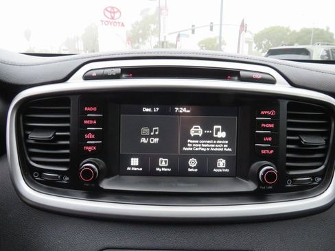 Used 2017 Kia Sorento LX w/ LX Convenience Package image 29